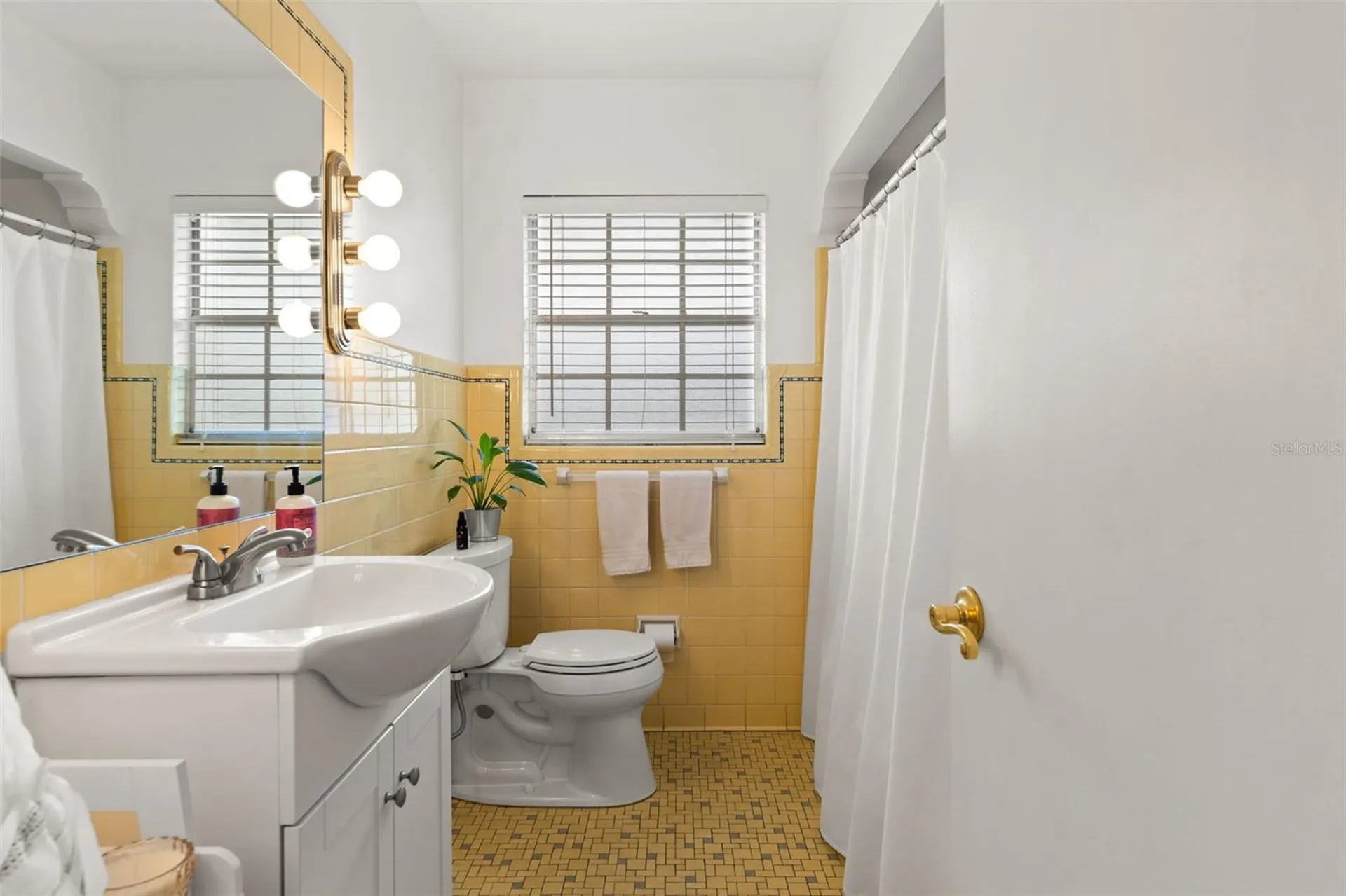 1202 W Coral Street Tampa FL 33602