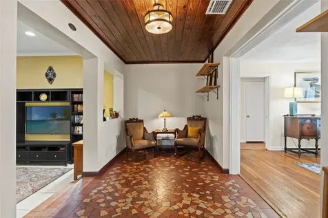 1202 W Coral Street Tampa FL 33602