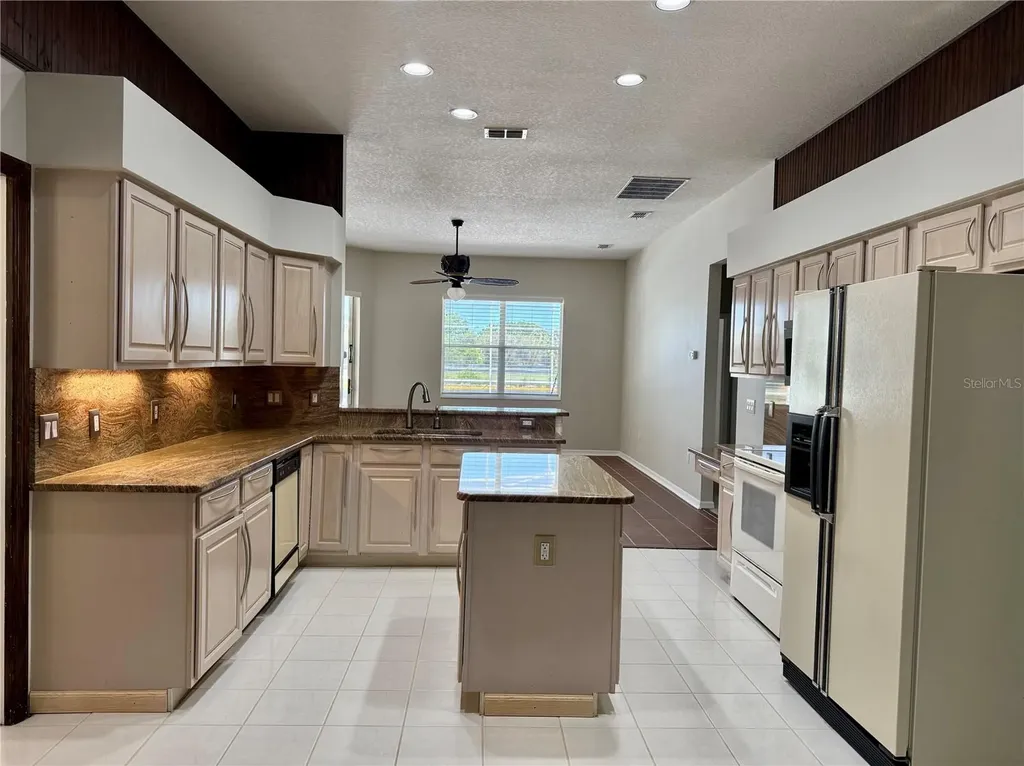 2637 Shinoak Drive Orlando FL 32837