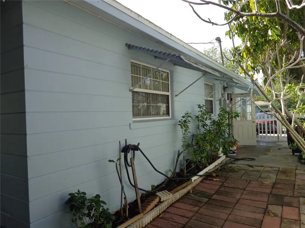 6165 26th Avenue N St Petersburg FL 33710