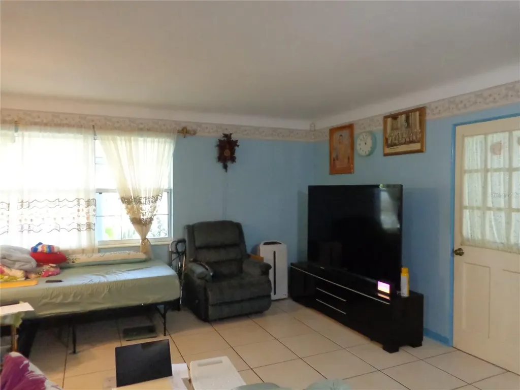 6165 26th Avenue N St Petersburg FL 33710