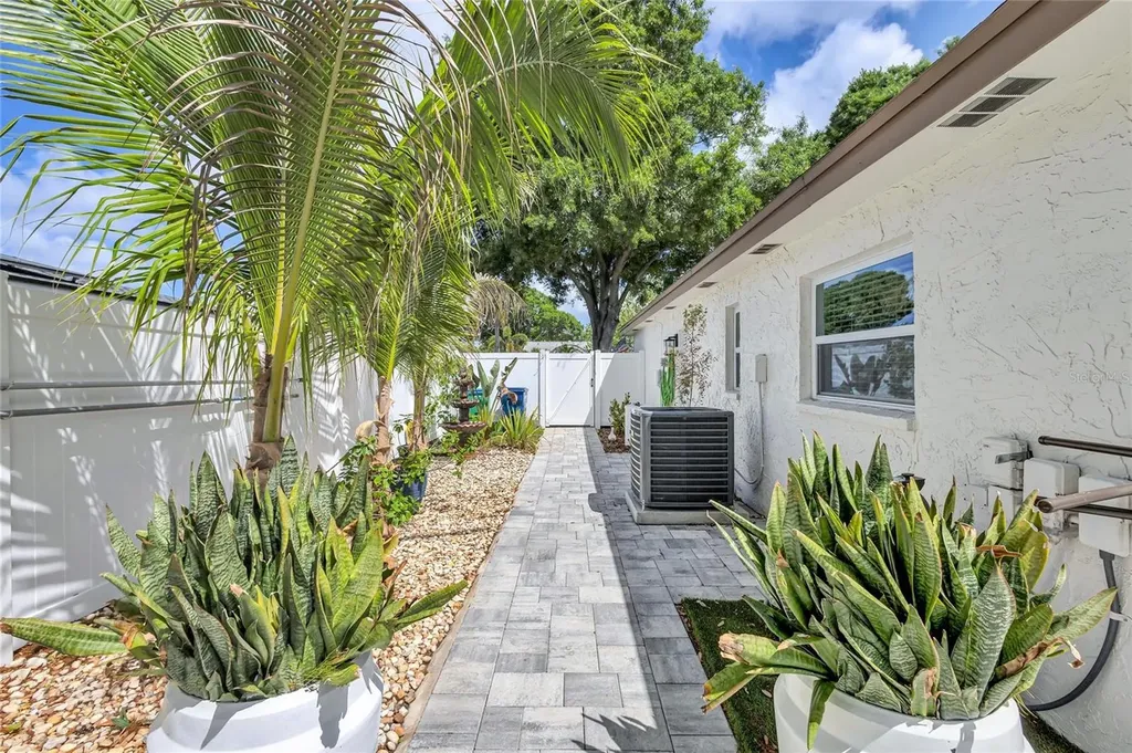 9244 79th Avenue Seminole FL 33777