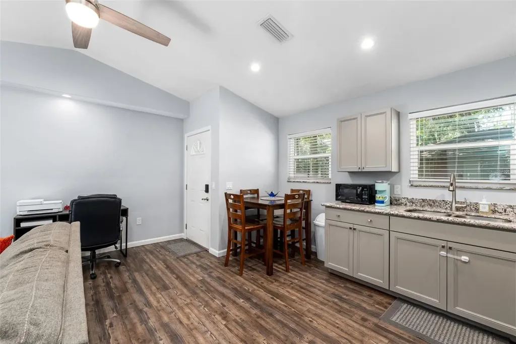 2256 W University Avenue Gainesville FL 32603
