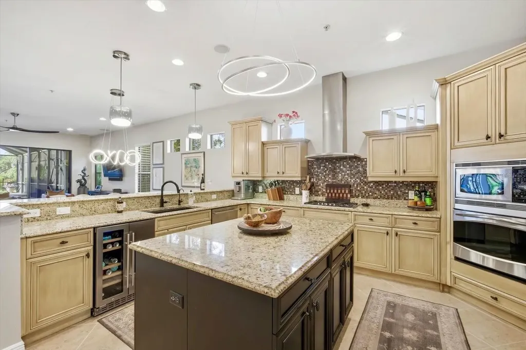 4203 5th Avenue NE Bradenton FL 34208