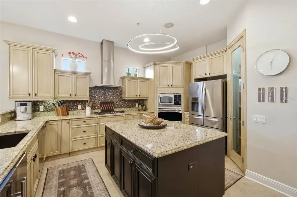 4203 5th Avenue NE Bradenton FL 34208
