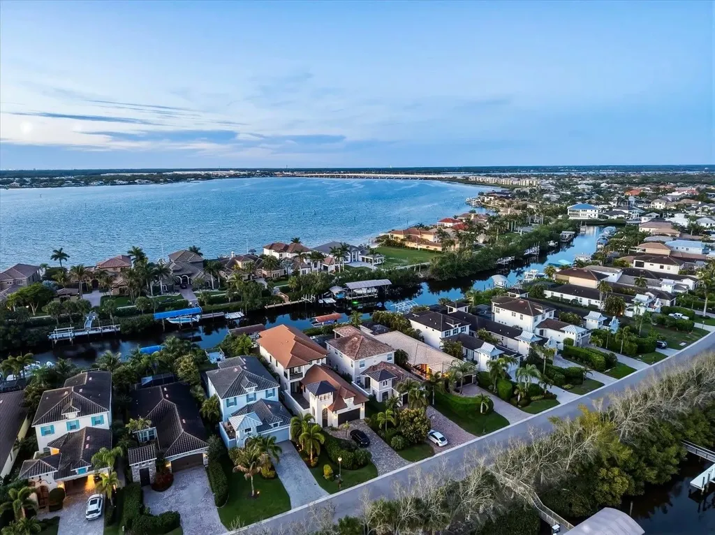 4203 5th Avenue NE Bradenton FL 34208