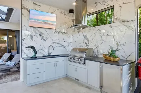 4203 5th Avenue NE Bradenton FL 34208