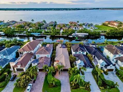 4203 5th Avenue NE Bradenton FL 34208
