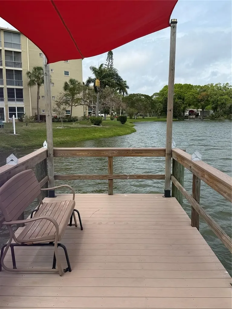 3176 Lake Bayshore Drive Bradenton FL 34205