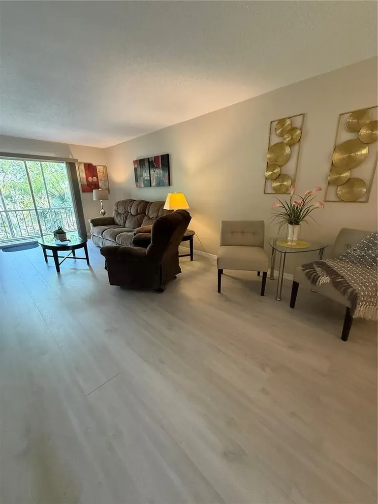 3176 Lake Bayshore Drive Bradenton FL 34205