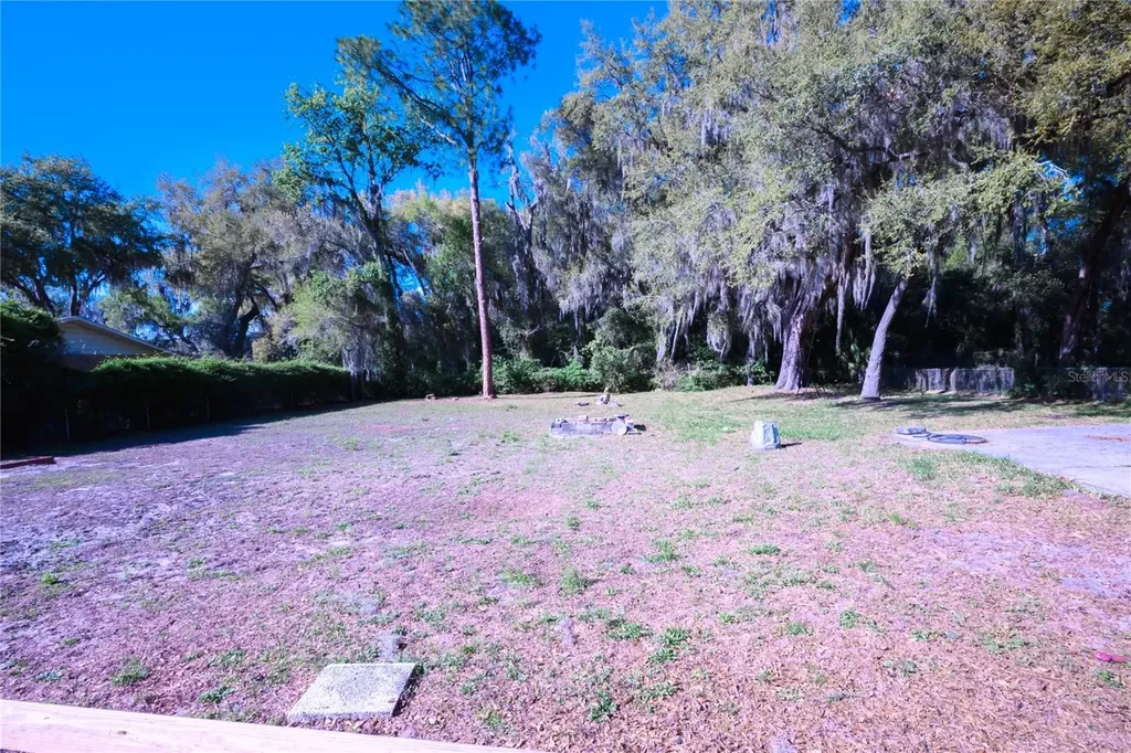1198 Cr 464 Lake Panasoffkee FL 33538