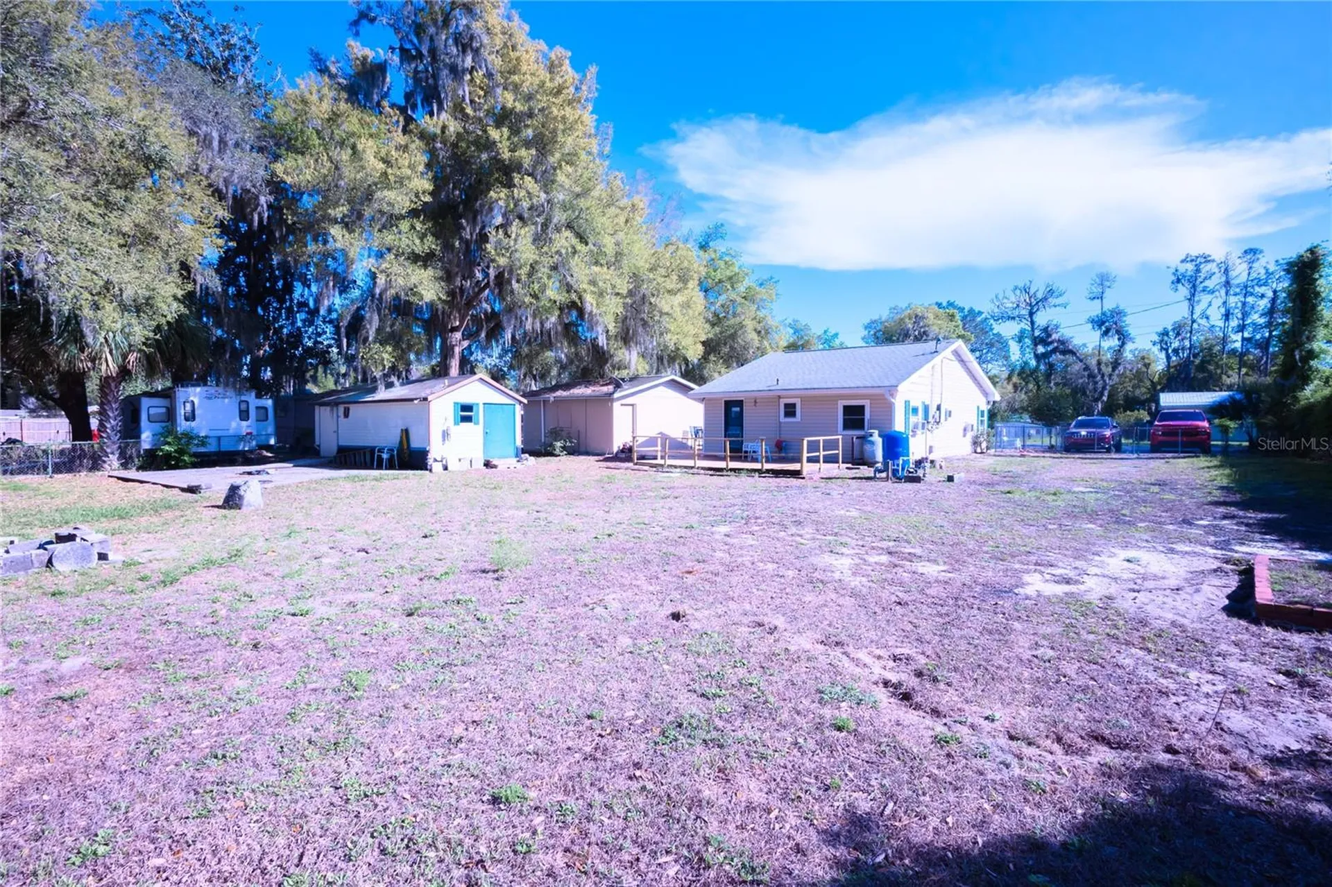 1198 Cr 464 Lake Panasoffkee FL 33538