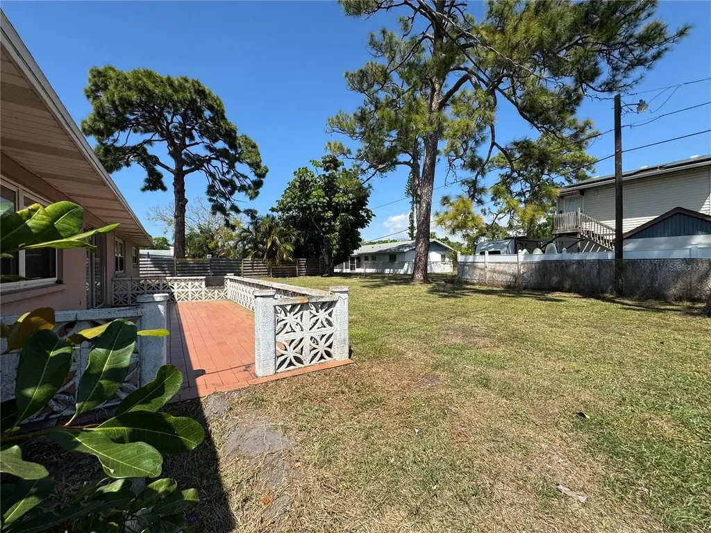 2003 48th Street W Bradenton FL 34209