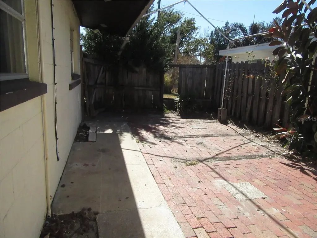 1213 Cuttingin Place Tampa FL 33612