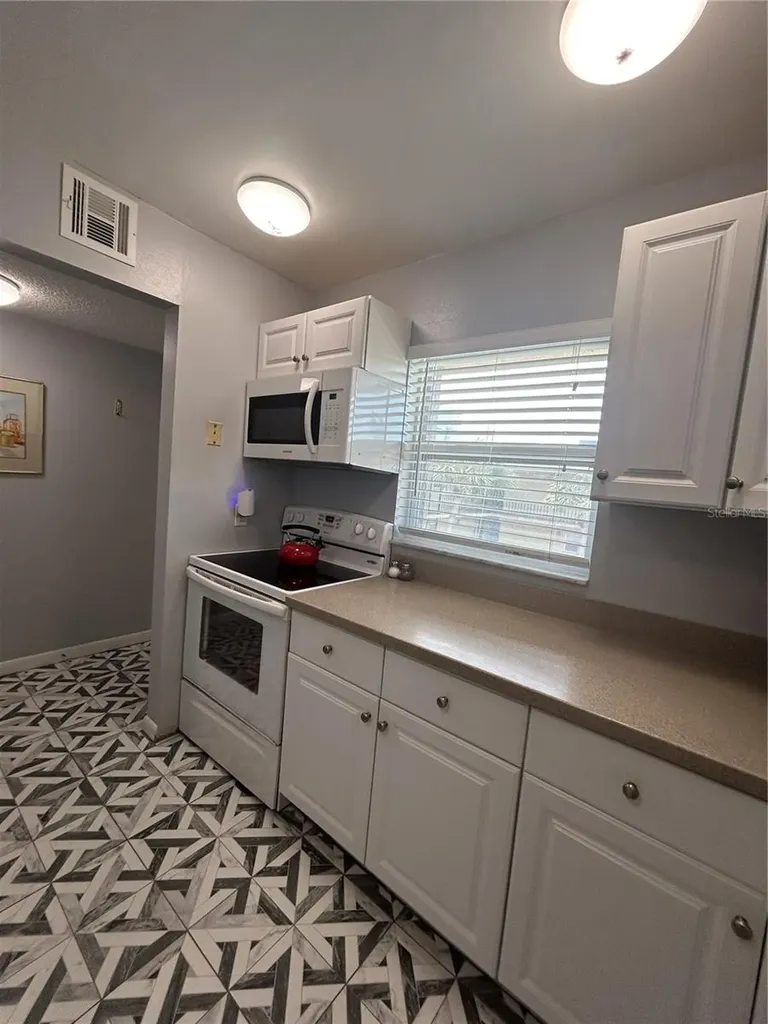 11485 Oakhurst Road Largo FL 33774