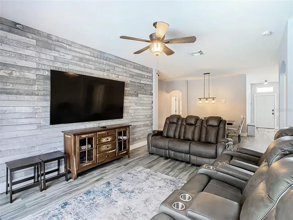8050 King Palm Circle Kissimmee FL 34747