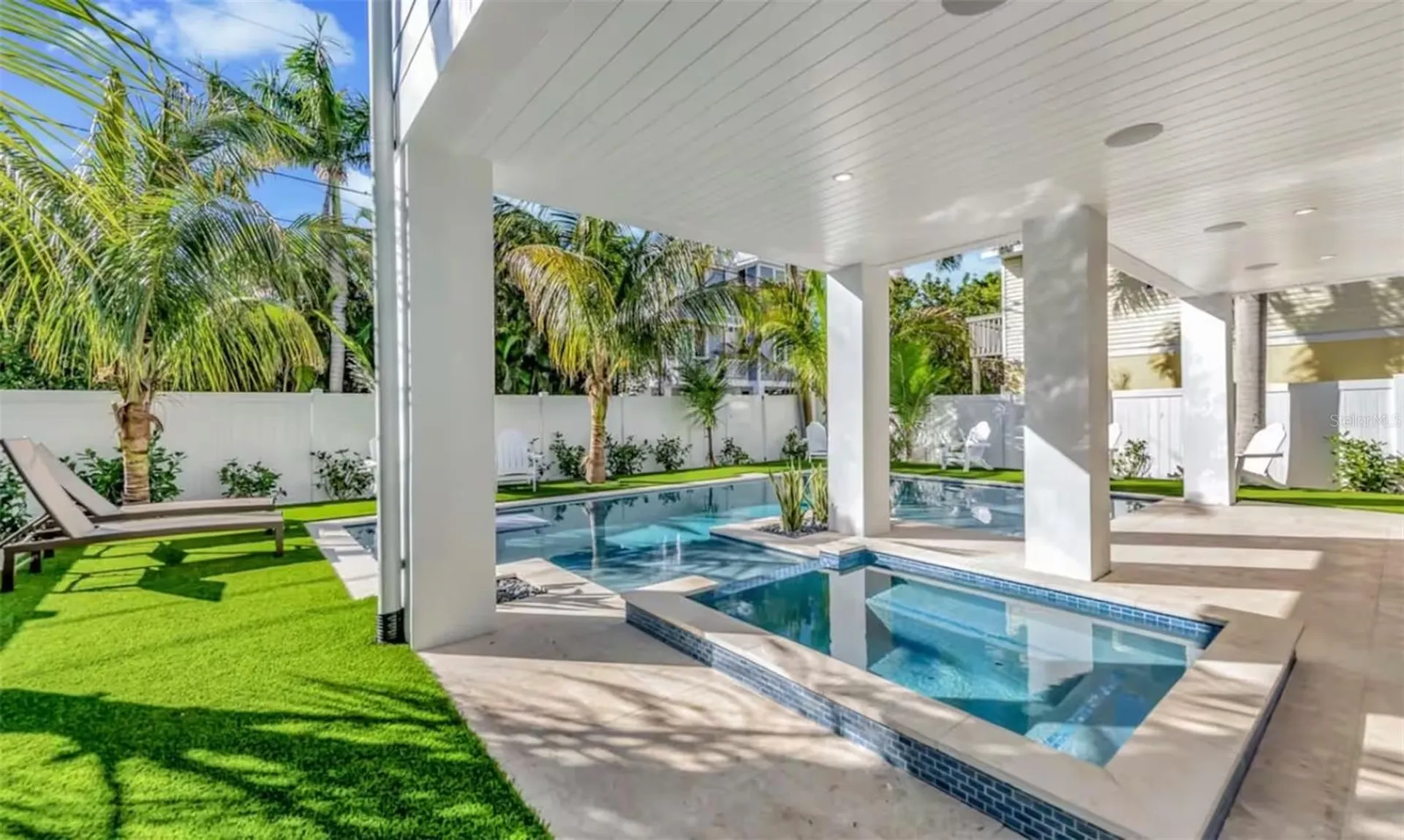 2210 Avenue A Bradenton Beach FL 34217
