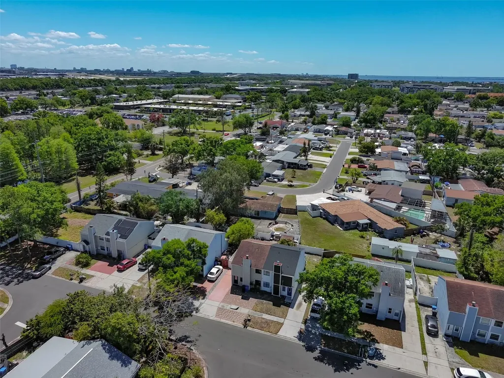 6412 Rockpointe Drive Tampa FL 33634