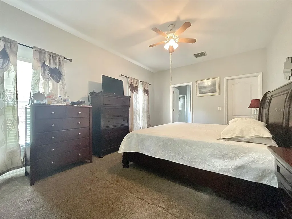 907 Hacienda Circle Kissimmee FL 34741