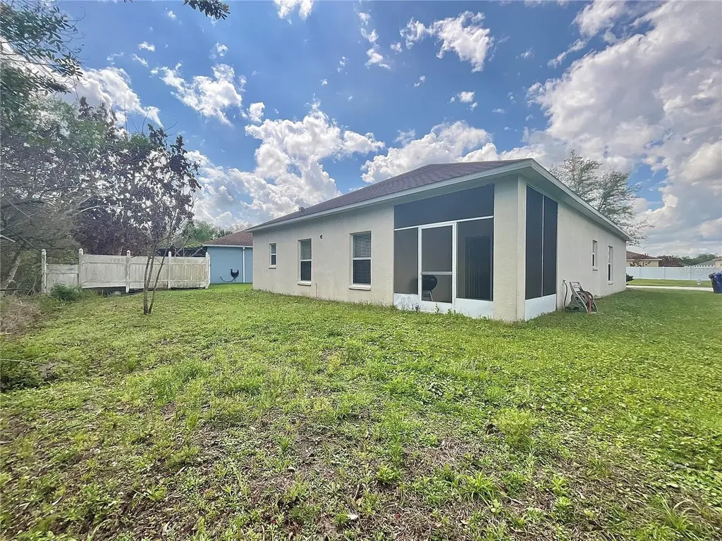 907 Hacienda Circle Kissimmee FL 34741