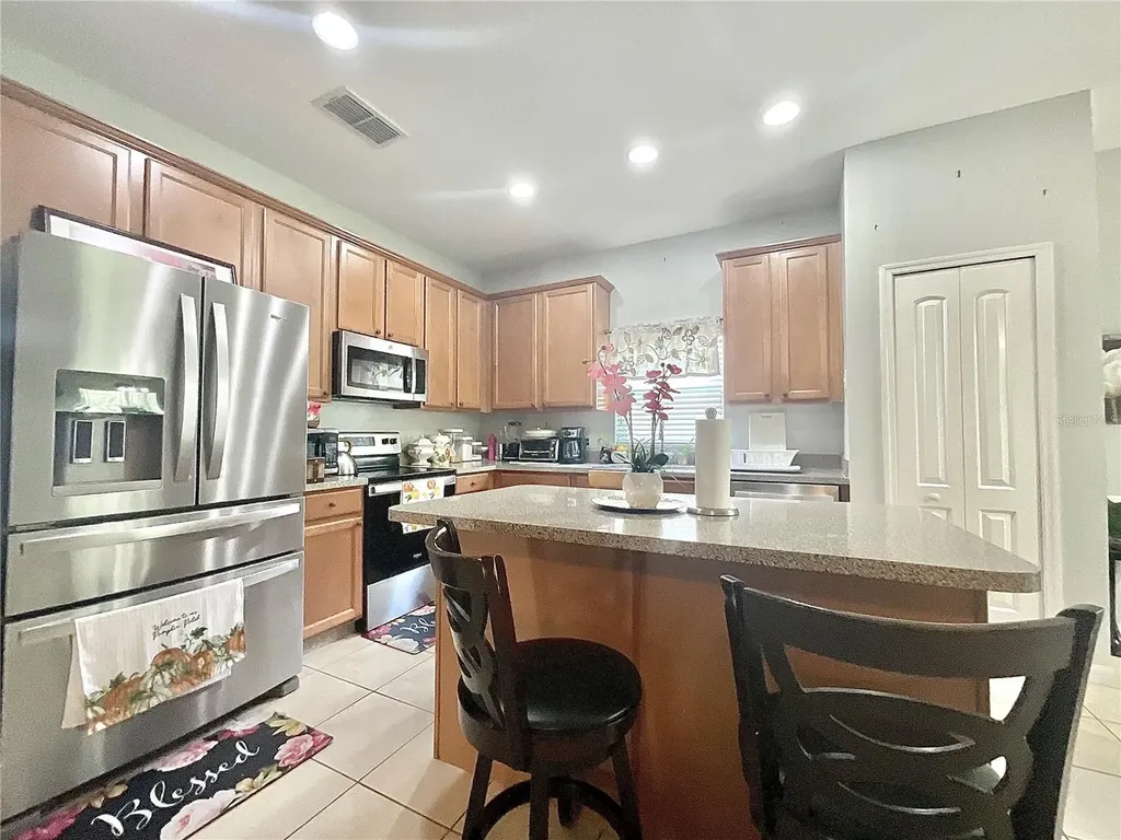 907 Hacienda Circle Kissimmee FL 34741