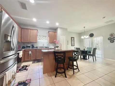 907 Hacienda Circle Kissimmee FL 34741