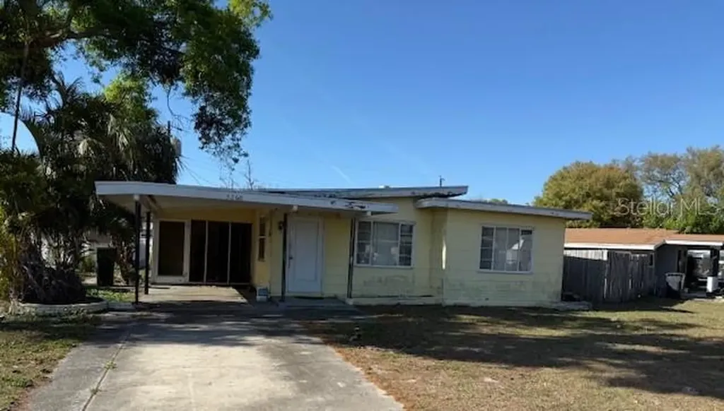 5268 Coral Way St Petersburg FL 33714