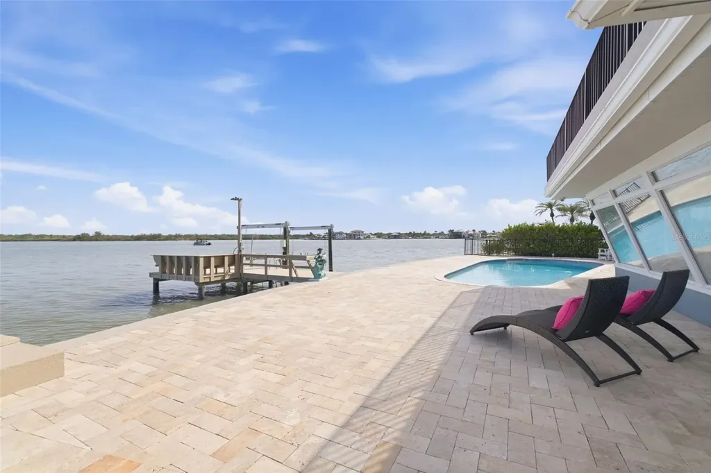 16123 6th Street E Redington Beach FL 33708