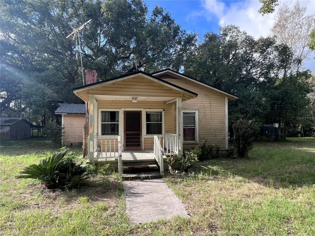 177 E 3rd Avenue Pierson FL 32180
