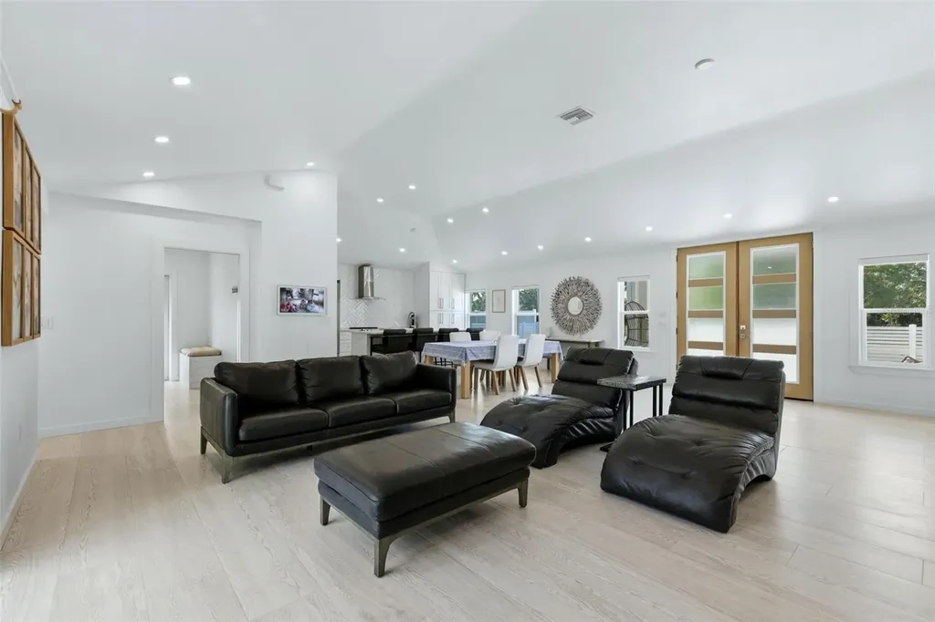 2473 Ringling Boulevard Sarasota FL 34237