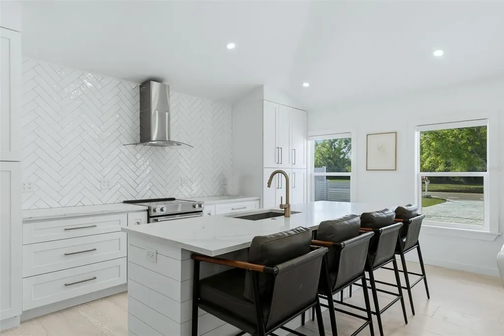 2473 Ringling Boulevard Sarasota FL 34237