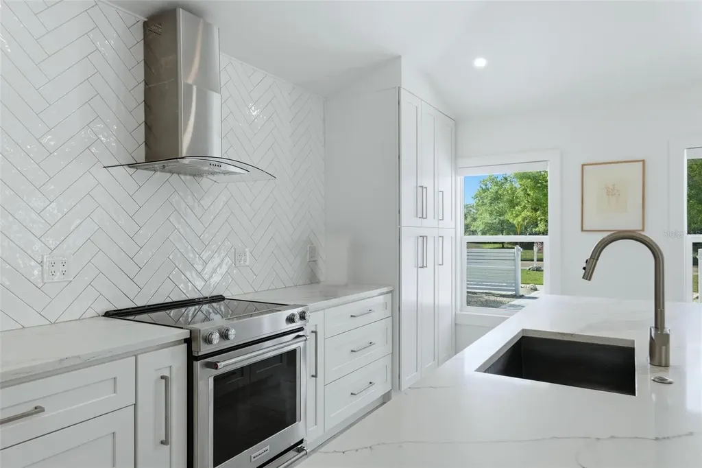 2473 Ringling Boulevard Sarasota FL 34237