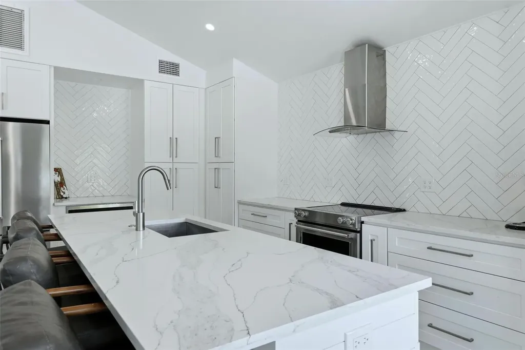 2473 Ringling Boulevard Sarasota FL 34237