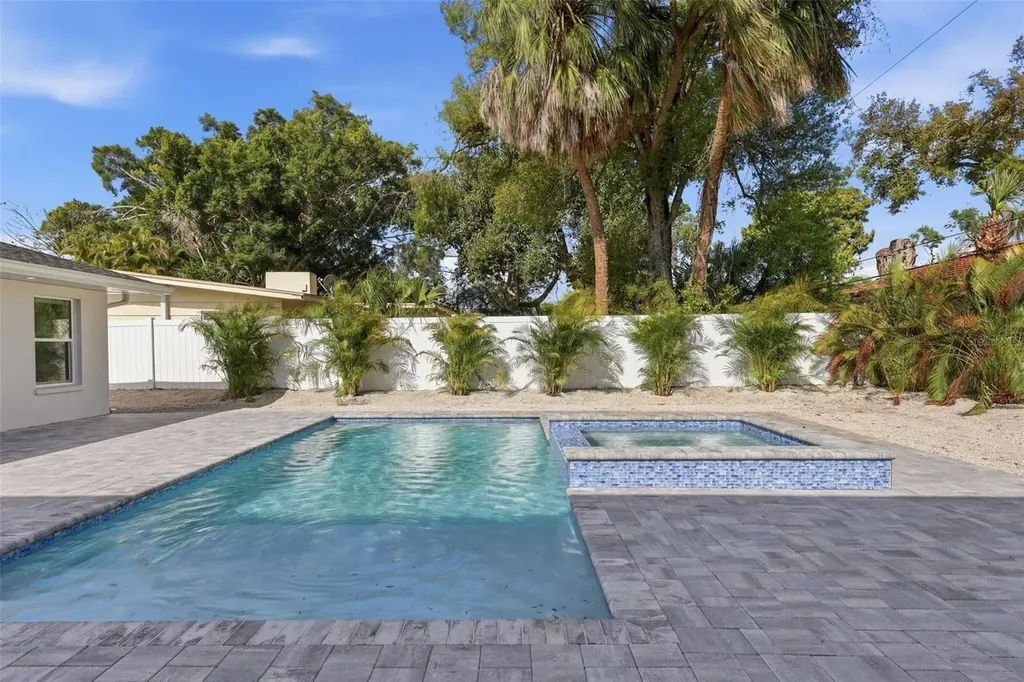 2473 Ringling Boulevard Sarasota FL 34237