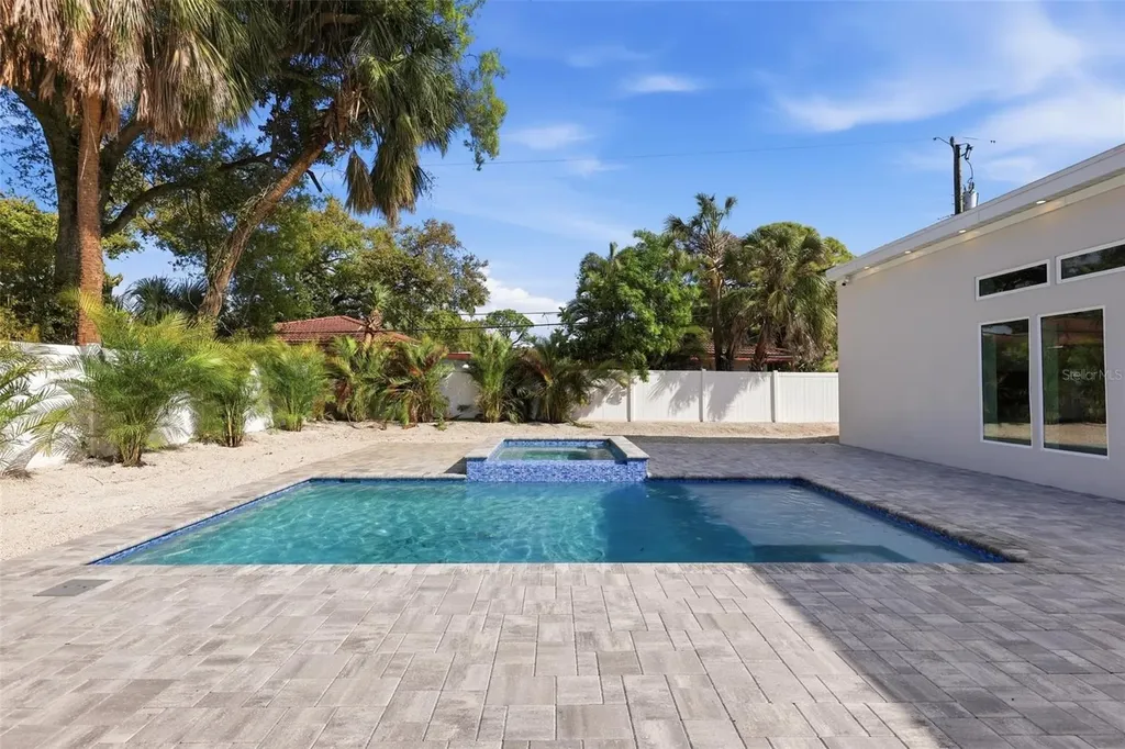 2473 Ringling Boulevard Sarasota FL 34237