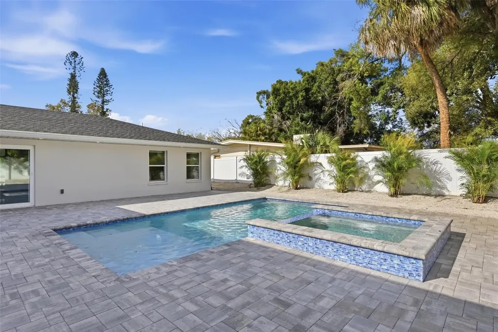 2473 Ringling Boulevard Sarasota FL 34237