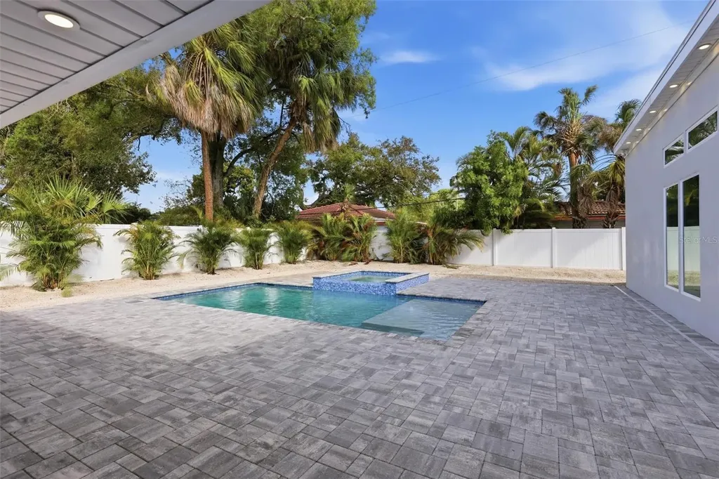 2473 Ringling Boulevard Sarasota FL 34237