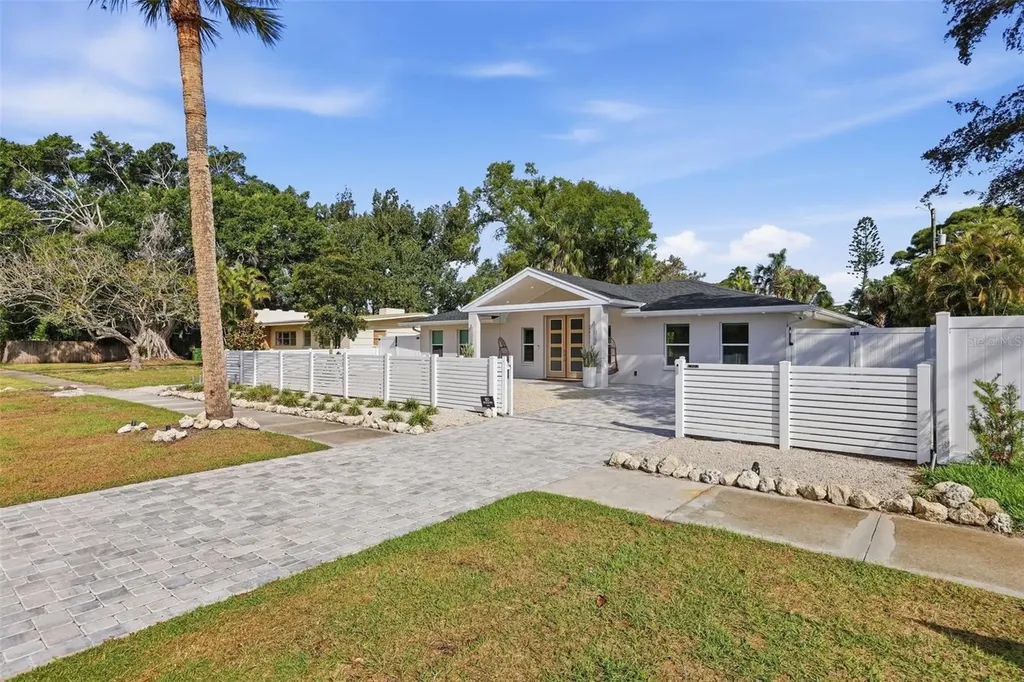 2473 Ringling Boulevard Sarasota FL 34237