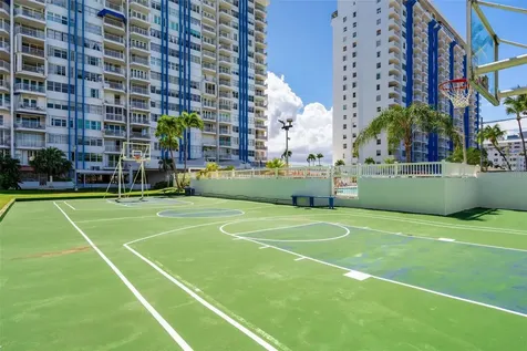 5349 Avenida Isla Verde Carolina PR 00979