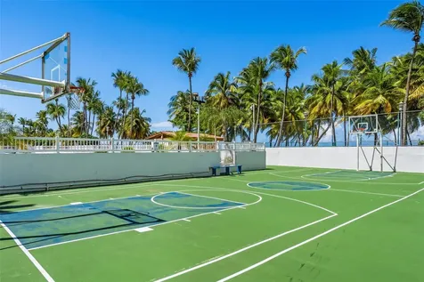 5349 Avenida Isla Verde Carolina PR 00979