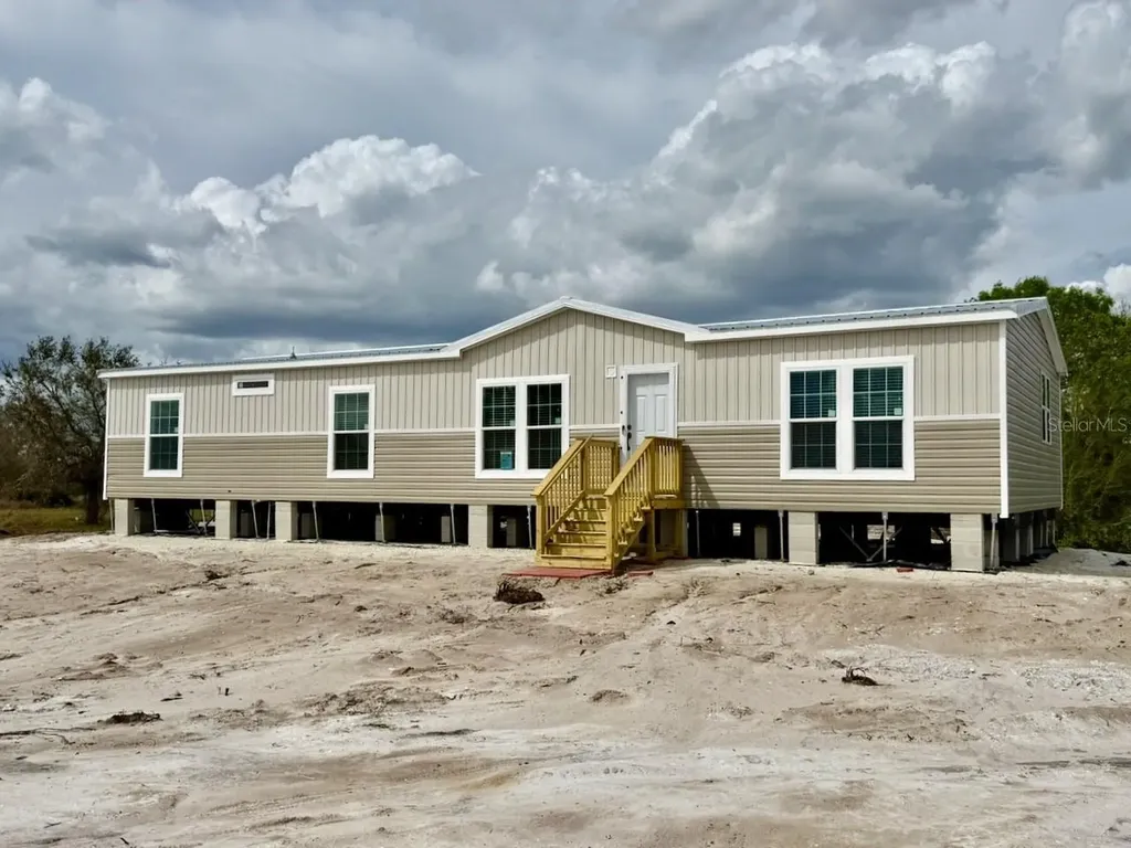 15033 NW 264th Street Okeechobee FL 34972