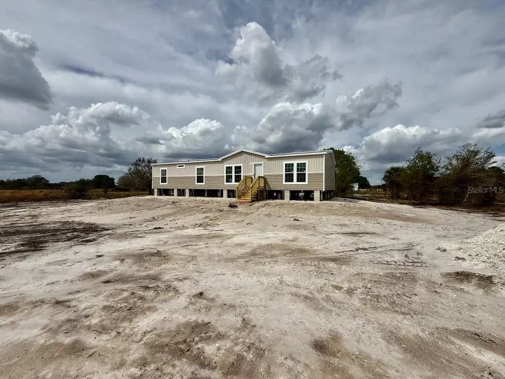 15033 NW 264th Street Okeechobee FL 34972