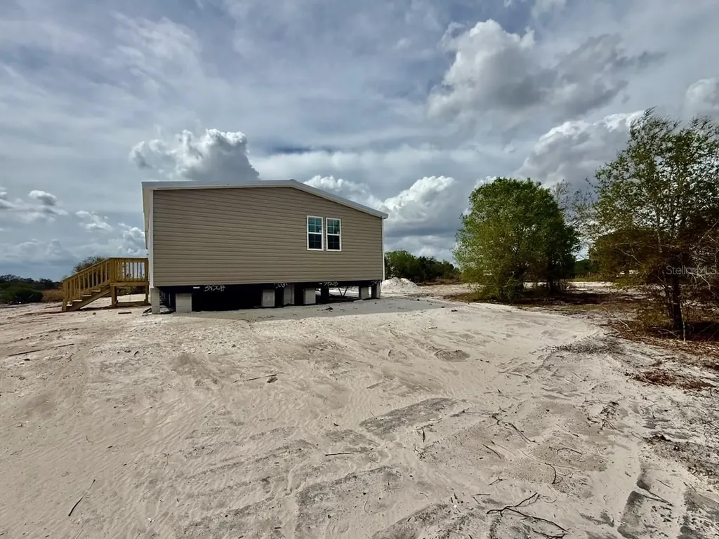15033 NW 264th Street Okeechobee FL 34972
