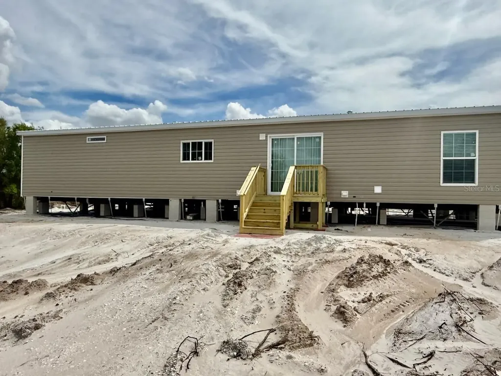 15033 NW 264th Street Okeechobee FL 34972