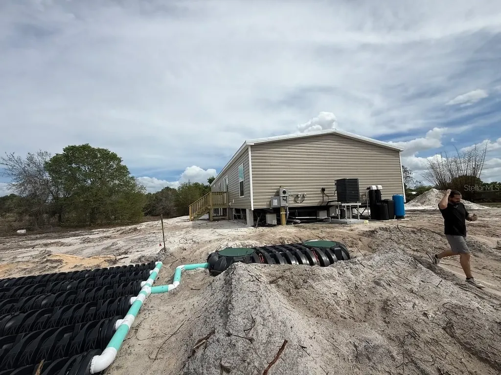 15033 NW 264th Street Okeechobee FL 34972