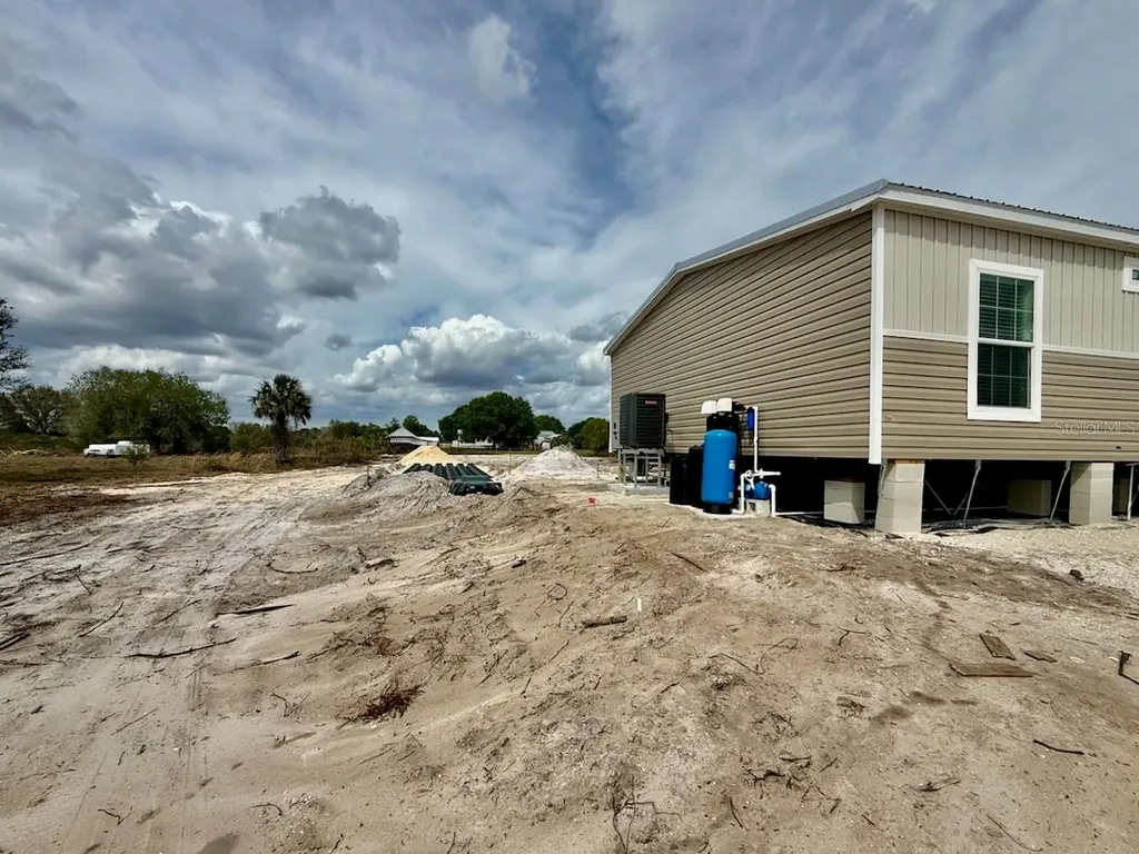 15033 NW 264th Street Okeechobee FL 34972
