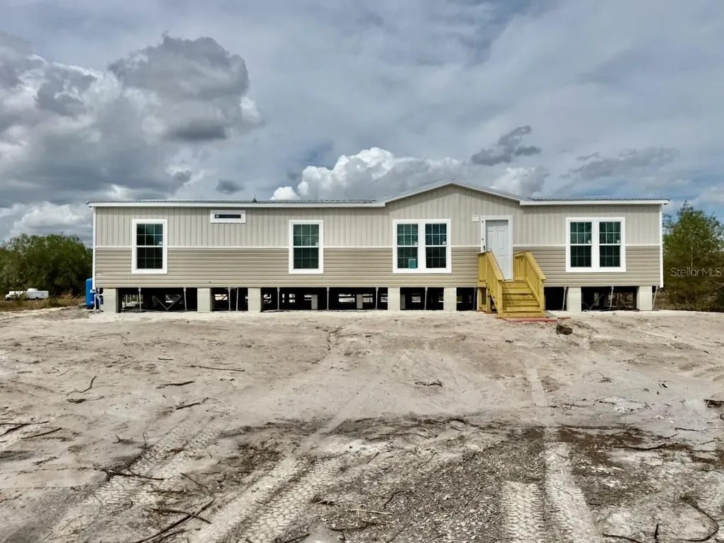 15033 NW 264th Street Okeechobee FL 34972
