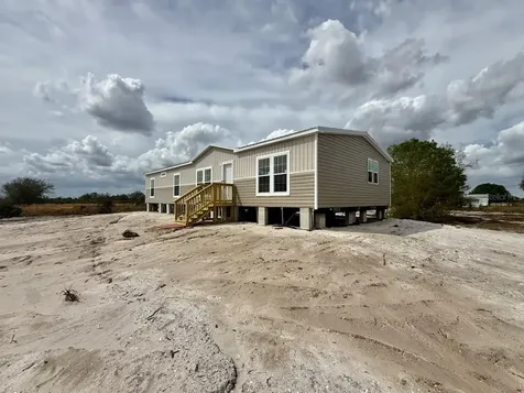 15033 NW 264th Street Okeechobee FL 34972