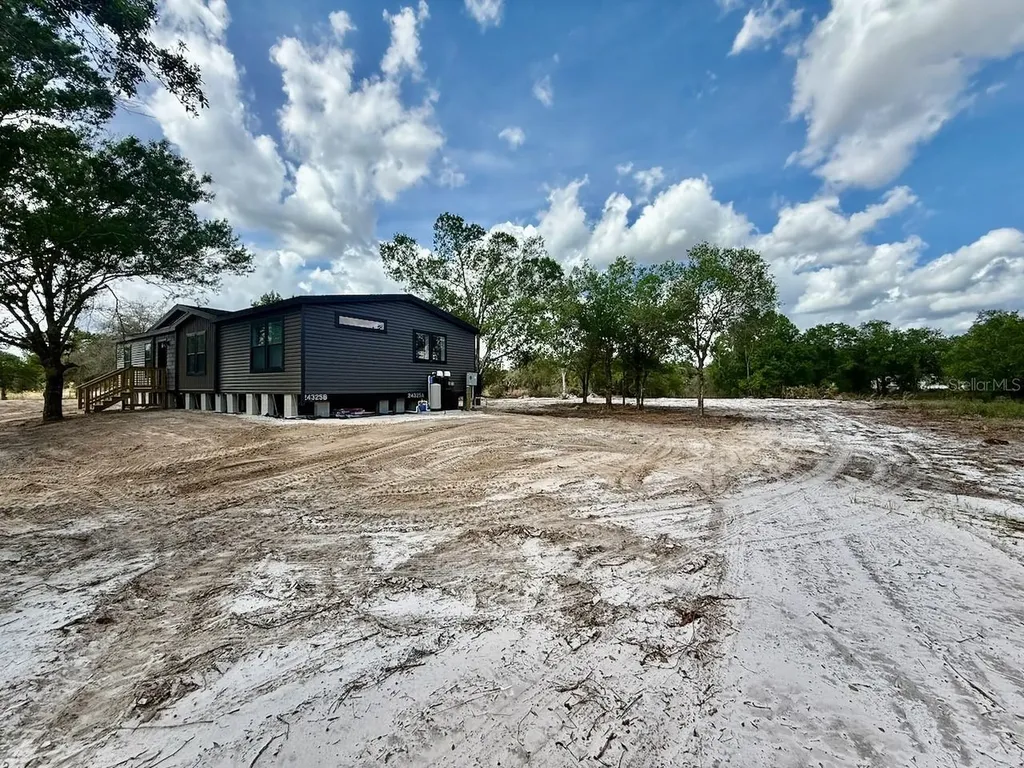 18127 NW 278th Street Okeechobee FL 34972