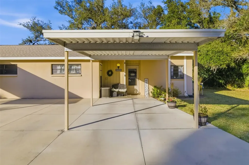 5023 Village Gardens Drive Sarasota FL 34234